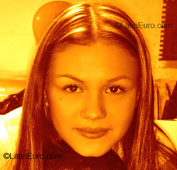 Date this attractive Colombia girl Monica Alejandra from Medellin CO857