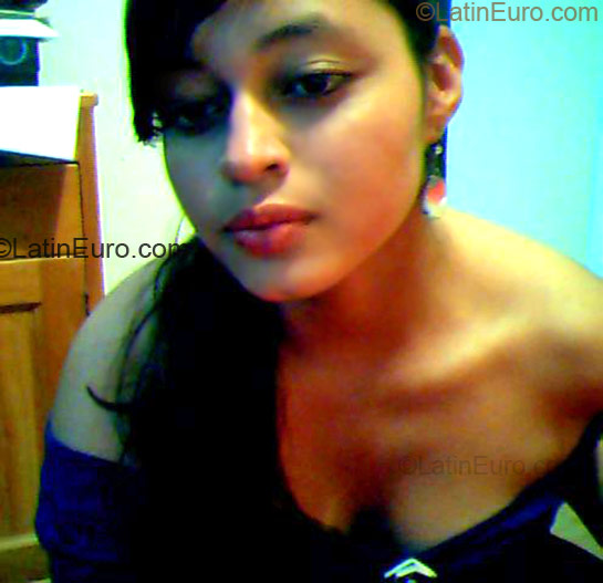 Date this georgeous Colombia girl Alejandra from Florencia CO858