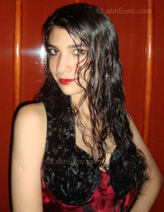 Date this nice looking Brazil girl Vanessa from Rio De Janeiro BR1147