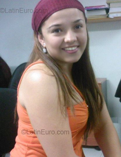 Date this young Colombia girl Madelein from Pereira CO912