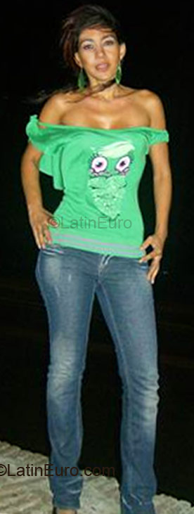 Date this foxy Colombia girl Karina from Cartagena CO917