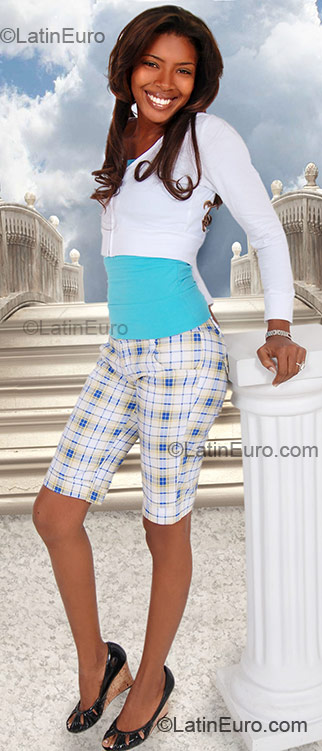 Date this lovely Dominican Republic girl Dhioamris from San Pedro De Macoris DO4970