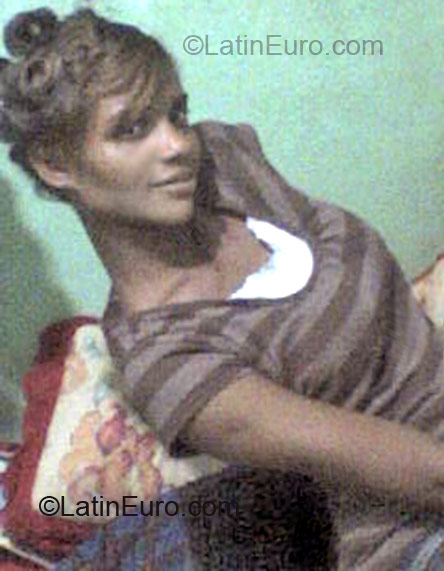 Date this stunning Dominican Republic girl Alesandra from Santo Domingo DO985