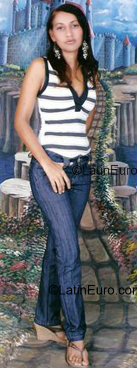 Date this nice looking Colombia girl Carolina from Fundacion CO993