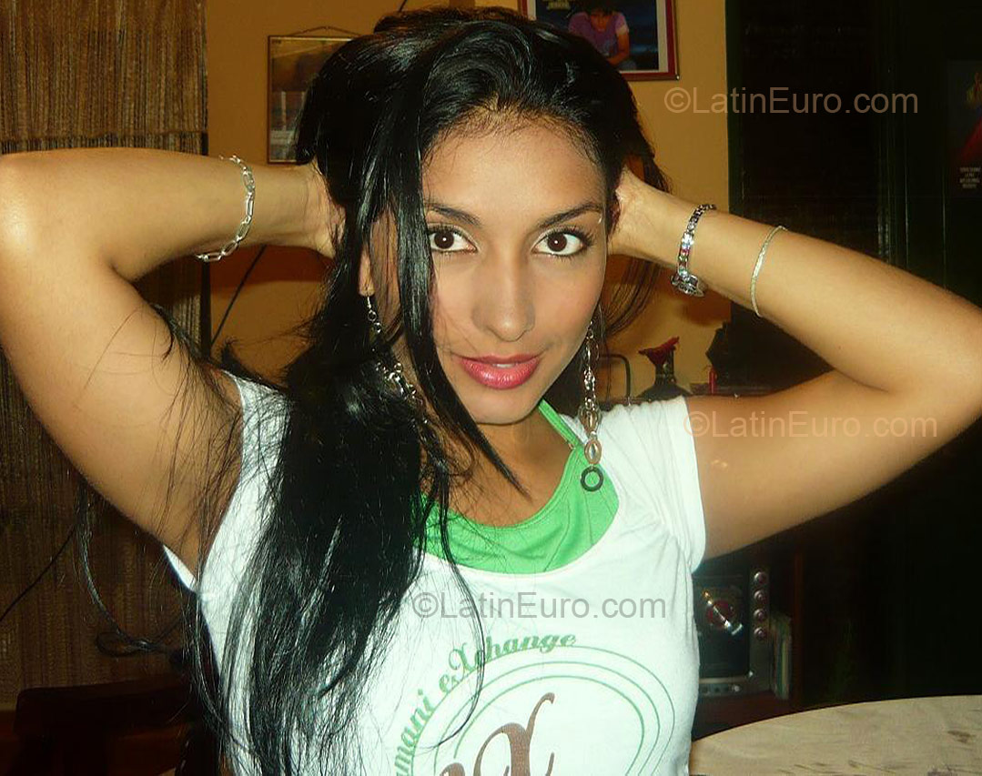 Date this stunning Colombia girl Maryuri from Cali CO1001