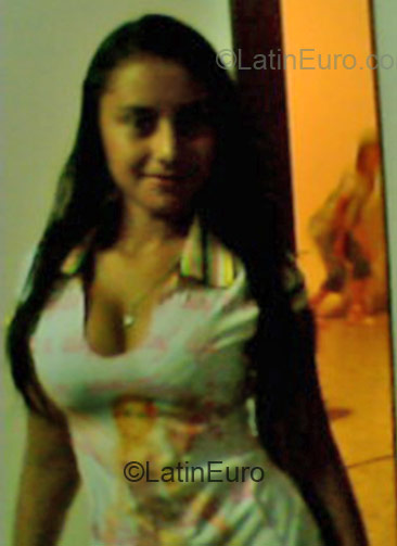Date this nice looking Colombia girl Lina Marcela from Cali CO1006