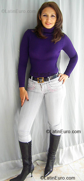 Date this good-looking Colombia girl Ibeth from Bogota CO1066