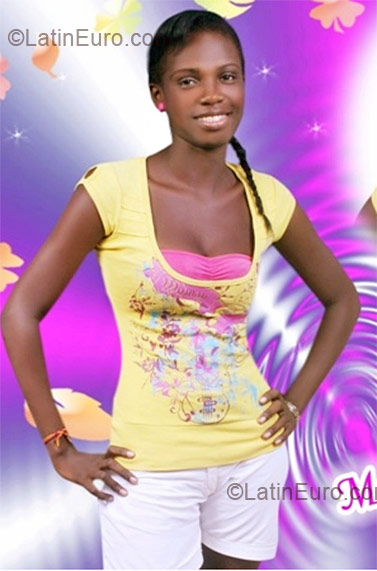 Date this attractive Colombia girl Pilar from Cali CO1070
