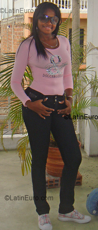 Date this beautiful Colombia girl Viryi from Cali CO1096