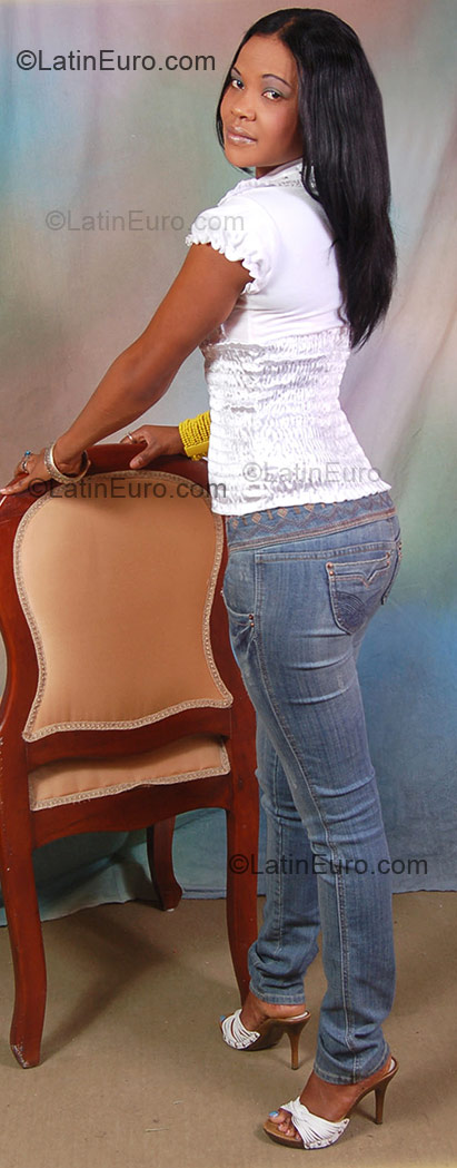 Date this happy Dominican Republic girl Forangel from Santo Domingo DO1138