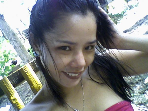 Date this passionate Philippines girl Julliet from Cebu PH148