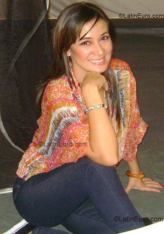 Date this hard body Colombia girl Adriana from Bucaramanga CO1121