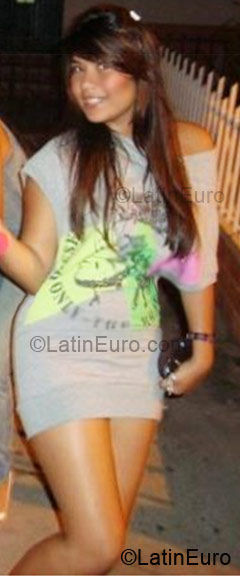 Date this young Colombia girl Laura from Bucaramanga CO1141
