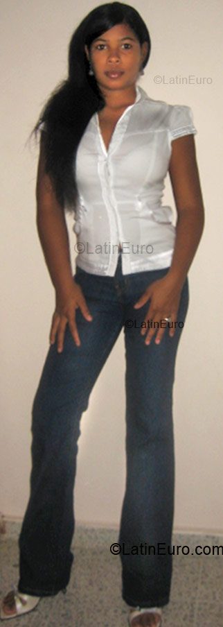 Date this happy Dominican Republic girl Nelsi from Santiago DO1242