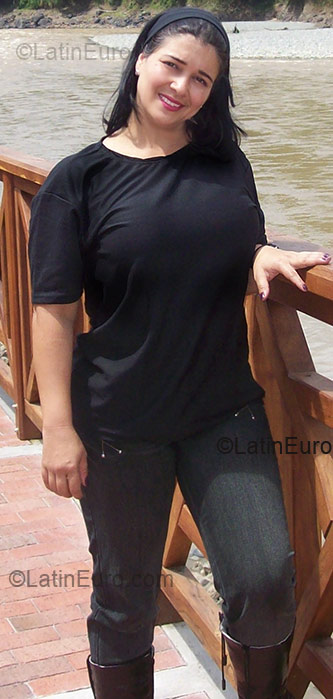 Date this happy Colombia girl Astrid Lorena from Pereira CO1188