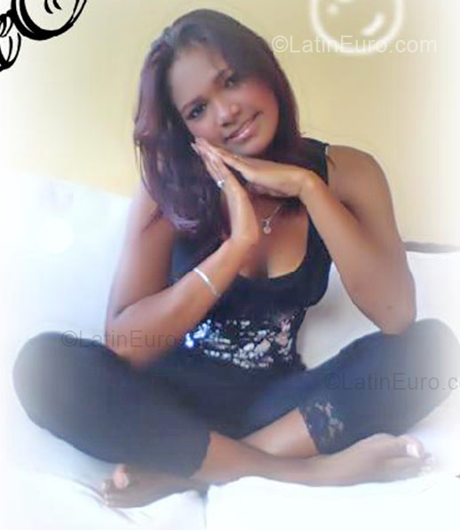 Date this funny Dominican Republic girl Allerin Geraldina from Santo Domingo DO1249