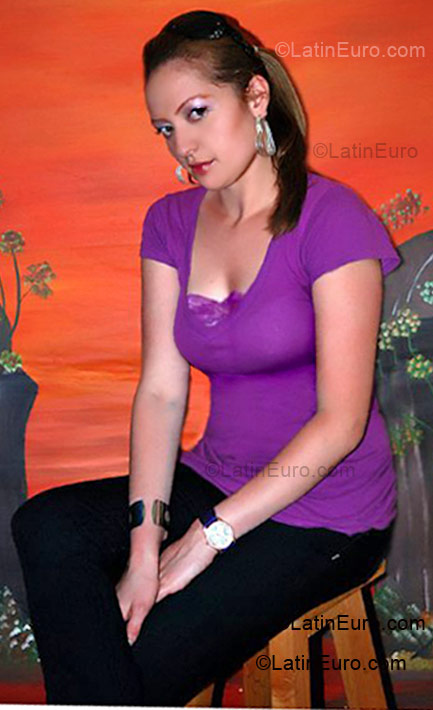 Date this good-looking Colombia girl Maria Victoria from Manizales CO1204