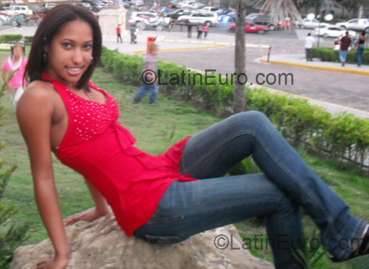 Date this tall Dominican Republic girl Carol from Santiago DO1270