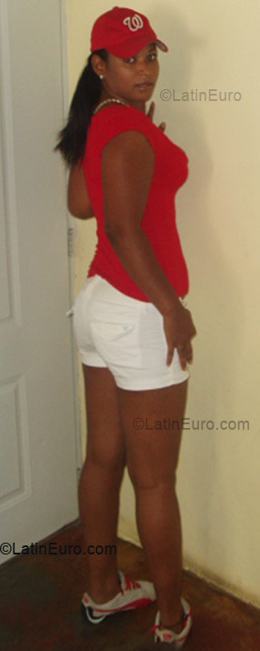 Date this happy Dominican Republic girl Yaniris from Dajabon DO1364