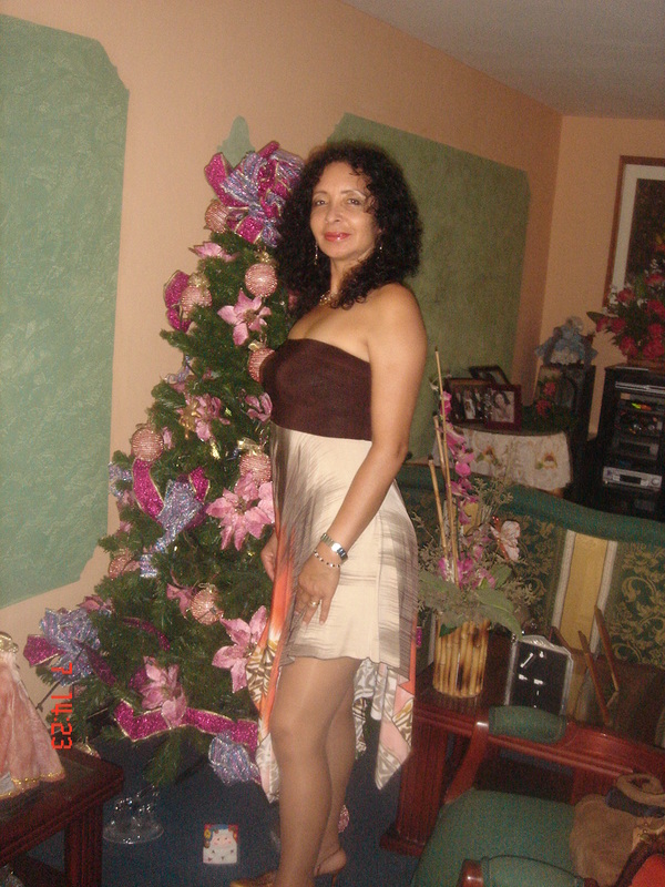 Date this athletic Colombia girl SONIA from Cali CO1288
