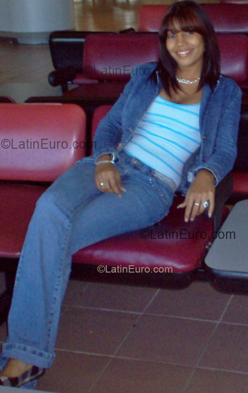 Date this fun Dominican Republic girl Angela from Santo Domingo DO1448