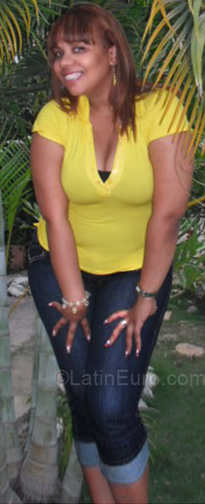Date this voluptuous Dominican Republic girl La from Dominican Republic DO1449