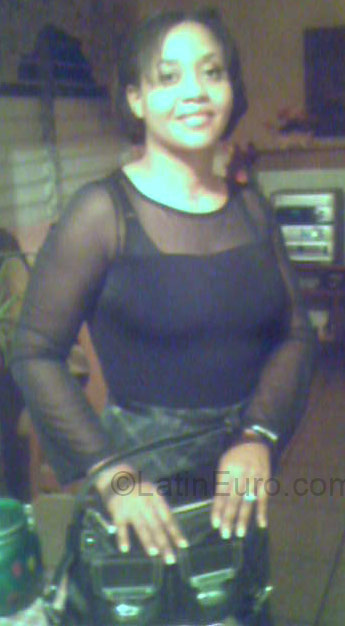 Date this hot Dominican Republic girl Clary from Samana DO1459