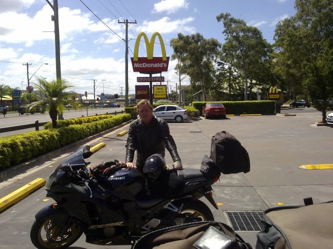 Date this young Australia man Roger from Melbourne AU68