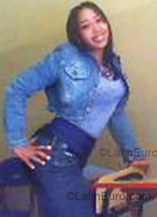 Date this athletic Dominican Republic girl Grey from Santo Domingo DO1518