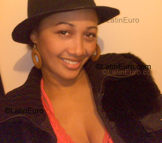 Date this voluptuous Dominican Republic girl Yokasta Maria from Puerto Plata DO1589