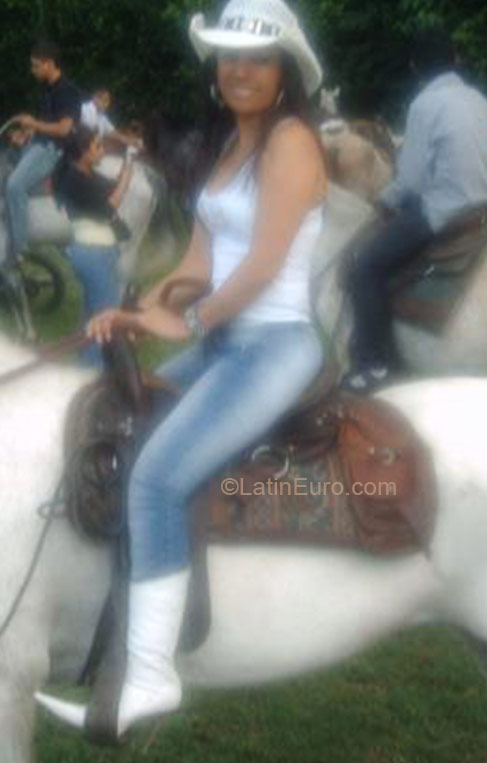 Date this charming Colombia girl Gladys from Cali CO1450
