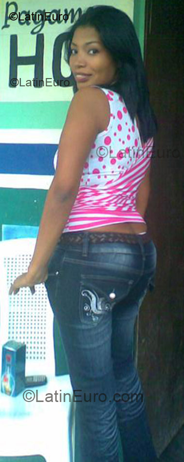 Date this voluptuous Dominican Republic girl Veronica from Monsenor Nouel DO1610