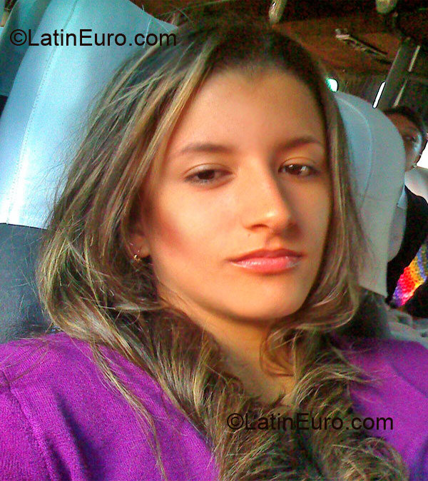 Date this happy Colombia girl Paocute from Cali CO1456