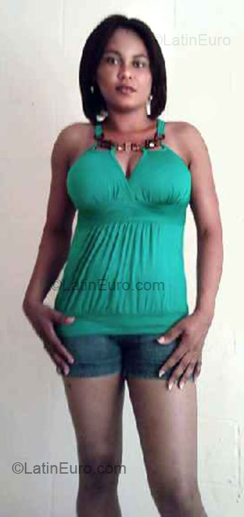 Date this cute Dominican Republic girl Tania from Santo Domingo DO1647