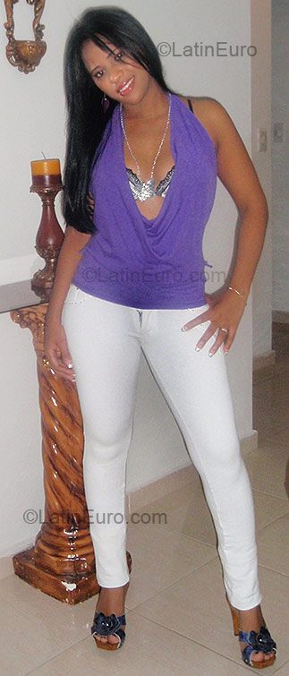 Date this gorgeous Dominican Republic girl Carmen from Santiago DO1648