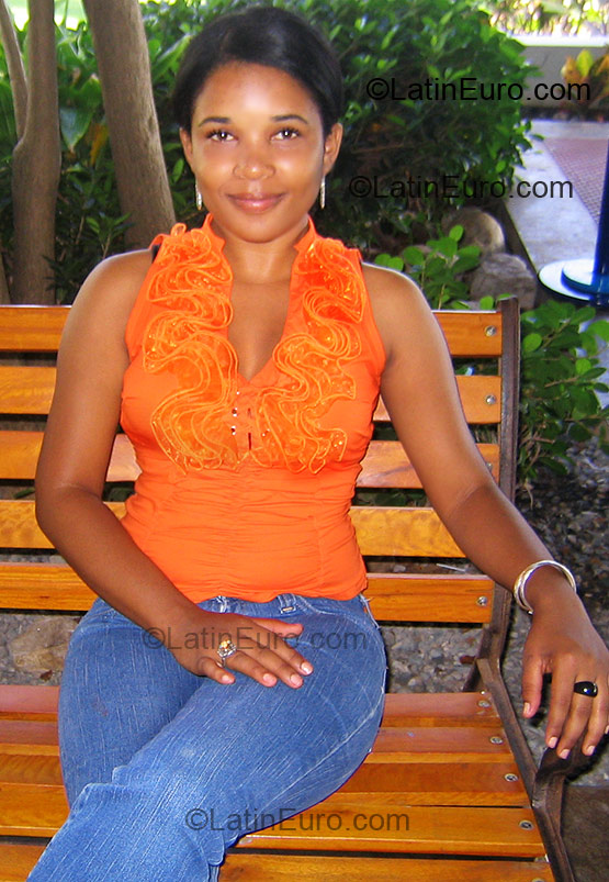 Date this hard body Dominican Republic girl Diana Carolina from Santo Domingo DO1653
