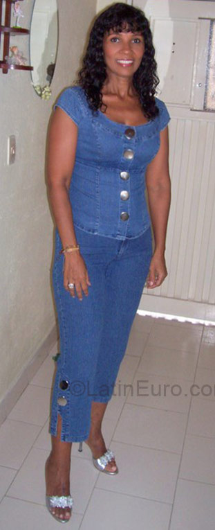 Date this charming Colombia girl Diana from Cali CO1521