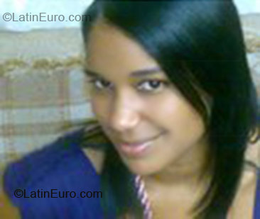 Date this passionate Dominican Republic girl Erika Melissa from Santo Domingo DO1709