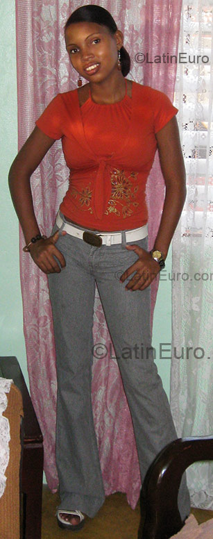 Date this lovely Dominican Republic girl Esther from Santo Domingo DO1715