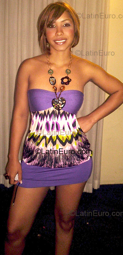Date this lovely Dominican Republic girl Priscila from Santo Domingo DO1729