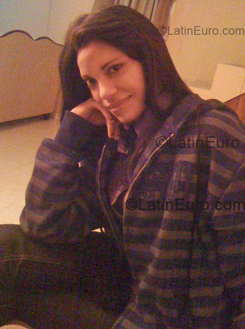Date this hard body Dominican Republic girl Viki from Santiago DO1750