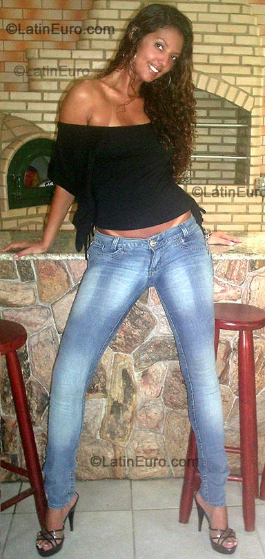 Date this good-looking Brazil girl Alessandra Aparecida from Sao Goncalo BR3623