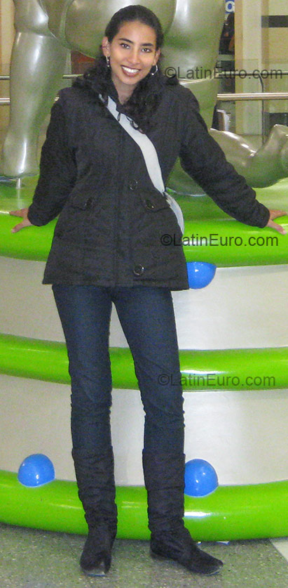 Date this tall Colombia girl Mavi from Bogota CO1618
