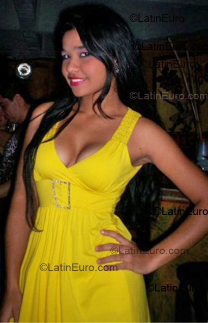 Date this happy Colombia girl Dayana Benavides from Bogota CO1635