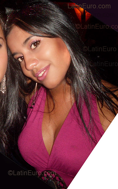 Date this delightful Colombia girl Diana Carolina from Bogota CO1658