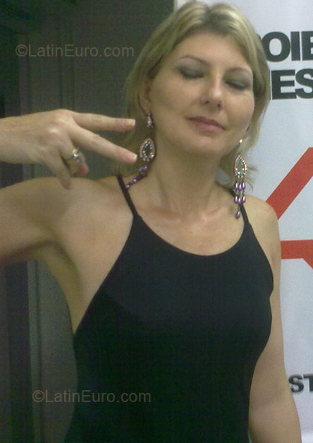 Date this beautiful Brazil girl Nice from Cascavel BR1815