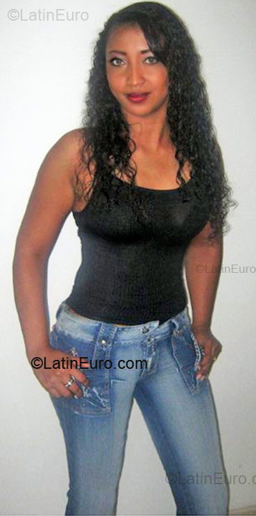 Date this gorgeous Colombia girl Mariela from Cali CO1665