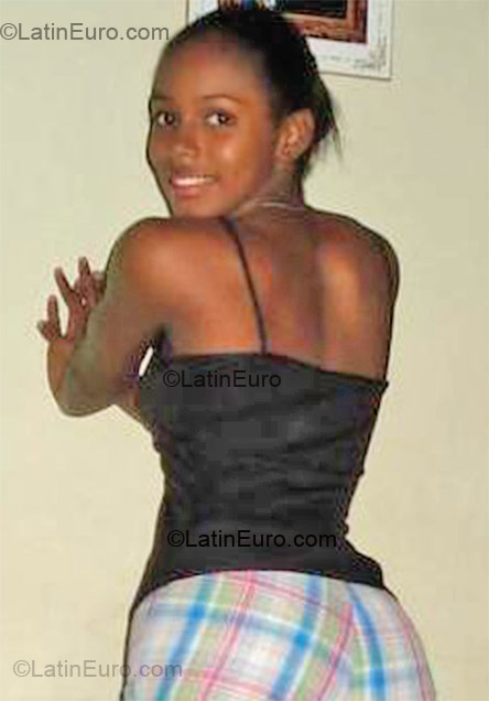 Date this sensual Dominican Republic girl Estefany from Santiago DO1923