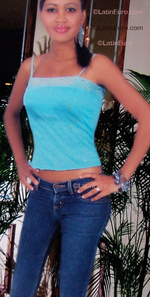 Date this beautiful Dominican Republic girl Rosanna from  DO1956