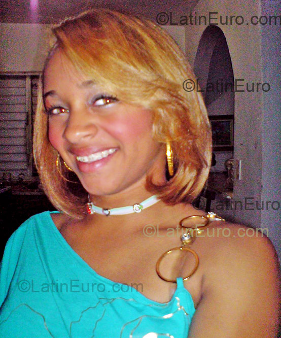 Date this happy Dominican Republic girl Elizabeth from Puerto Plata DO2020